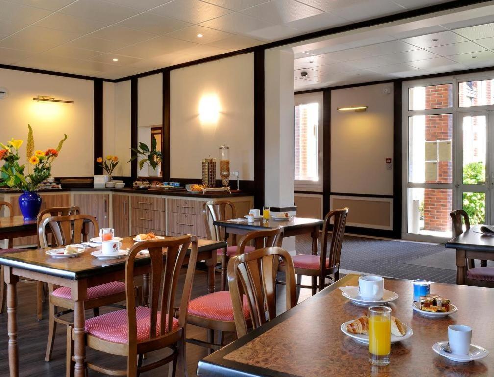 Logis Hotel Restaurant Du Labrador Saint-Benoît-sur-Loire Εξωτερικό φωτογραφία