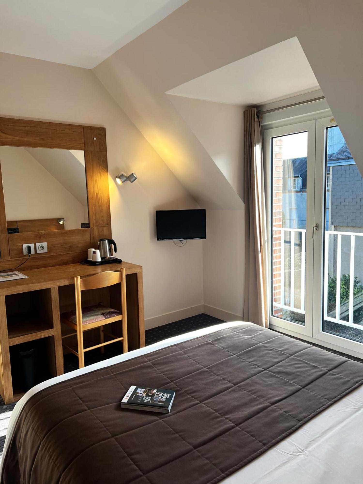 Logis Hotel Restaurant Du Labrador Saint-Benoît-sur-Loire Εξωτερικό φωτογραφία