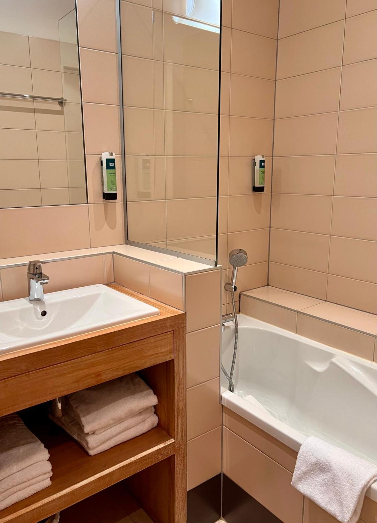 Logis Hotel Restaurant Du Labrador Saint-Benoît-sur-Loire Εξωτερικό φωτογραφία