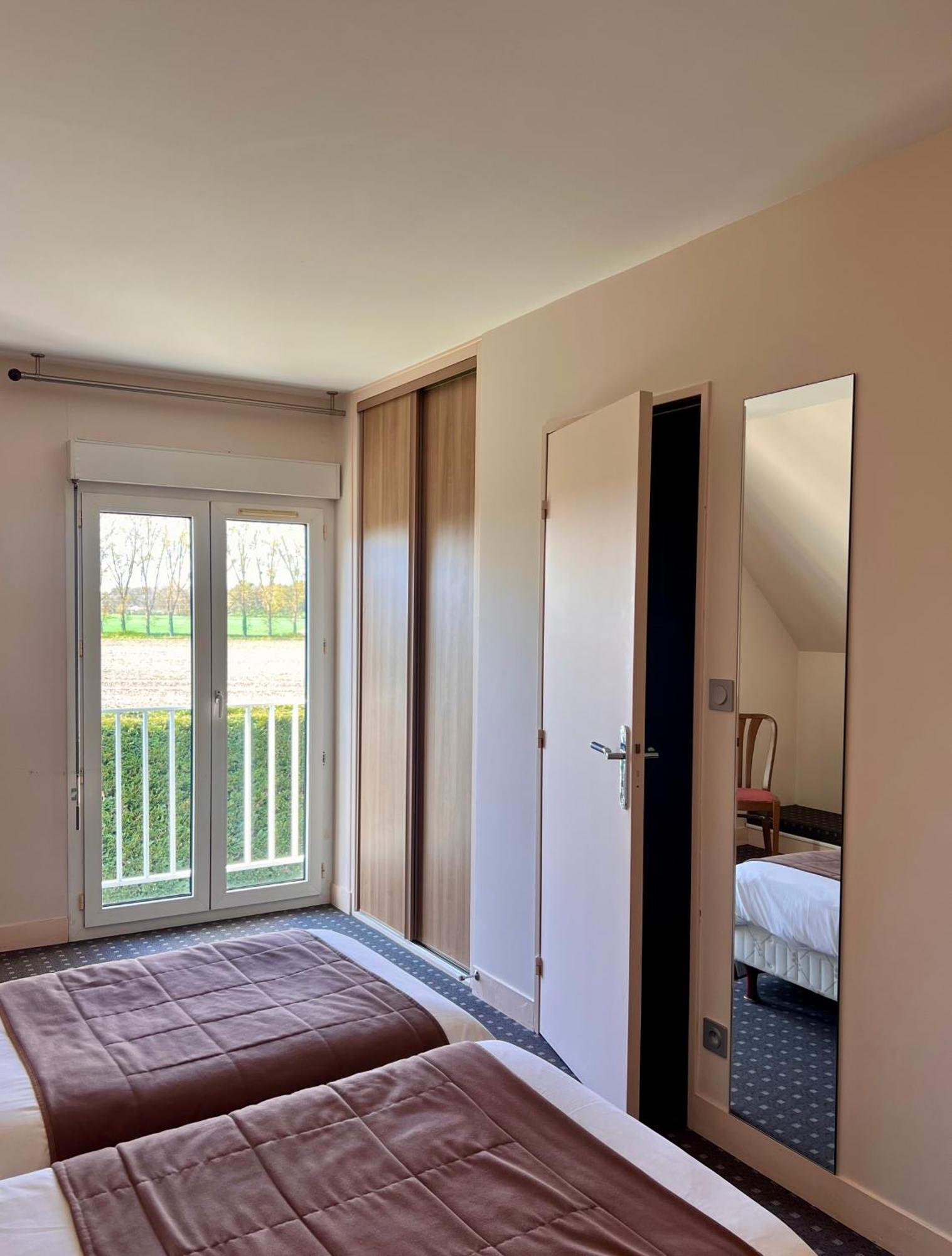 Logis Hotel Restaurant Du Labrador Saint-Benoît-sur-Loire Εξωτερικό φωτογραφία