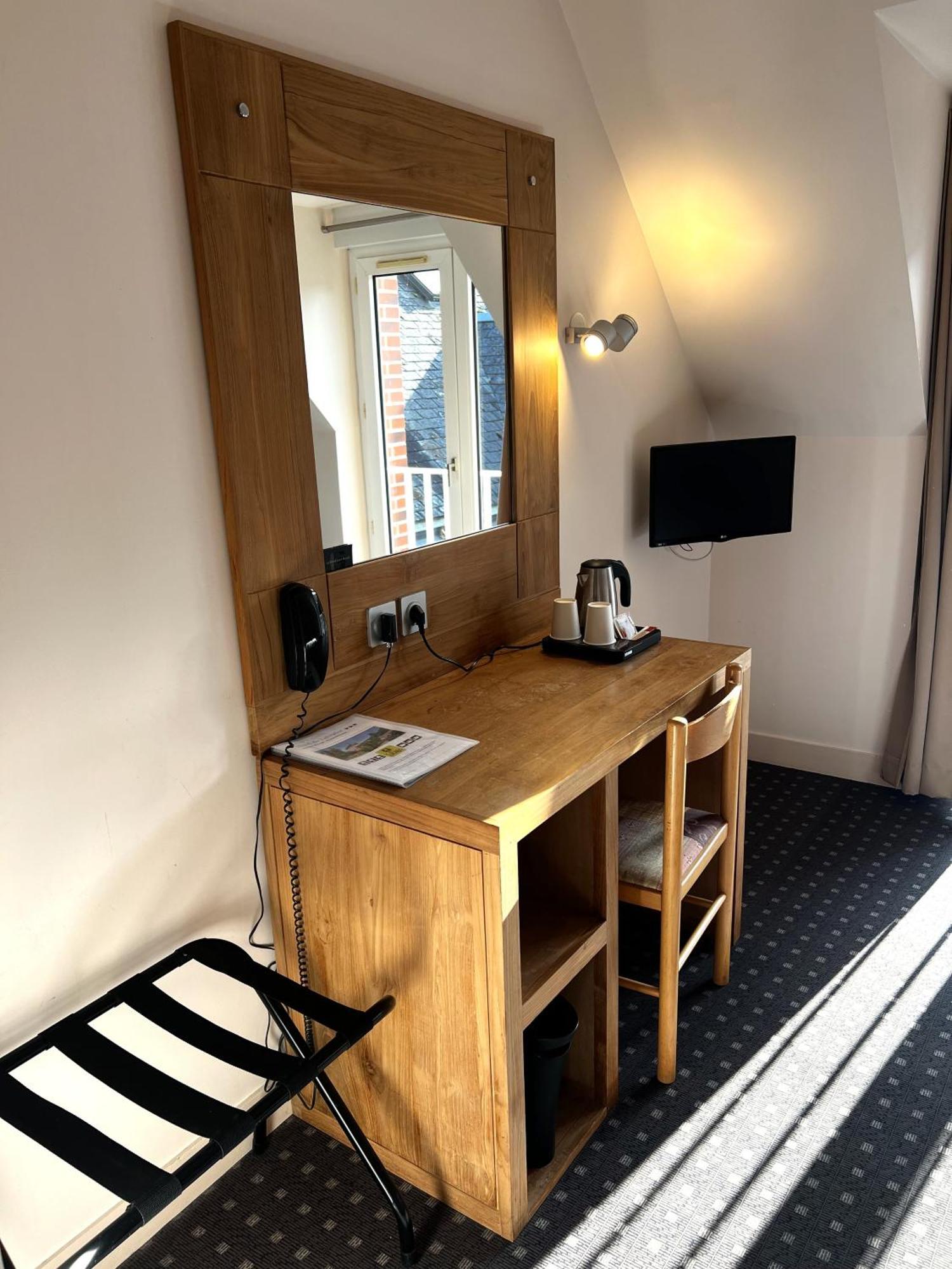 Logis Hotel Restaurant Du Labrador Saint-Benoît-sur-Loire Εξωτερικό φωτογραφία