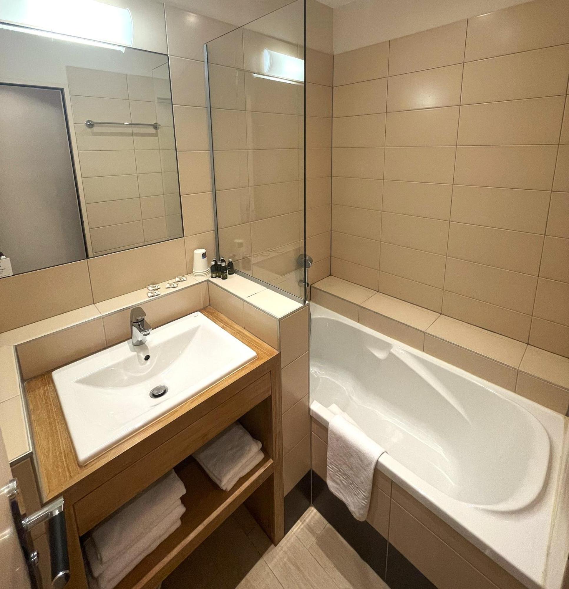 Logis Hotel Restaurant Du Labrador Saint-Benoît-sur-Loire Εξωτερικό φωτογραφία