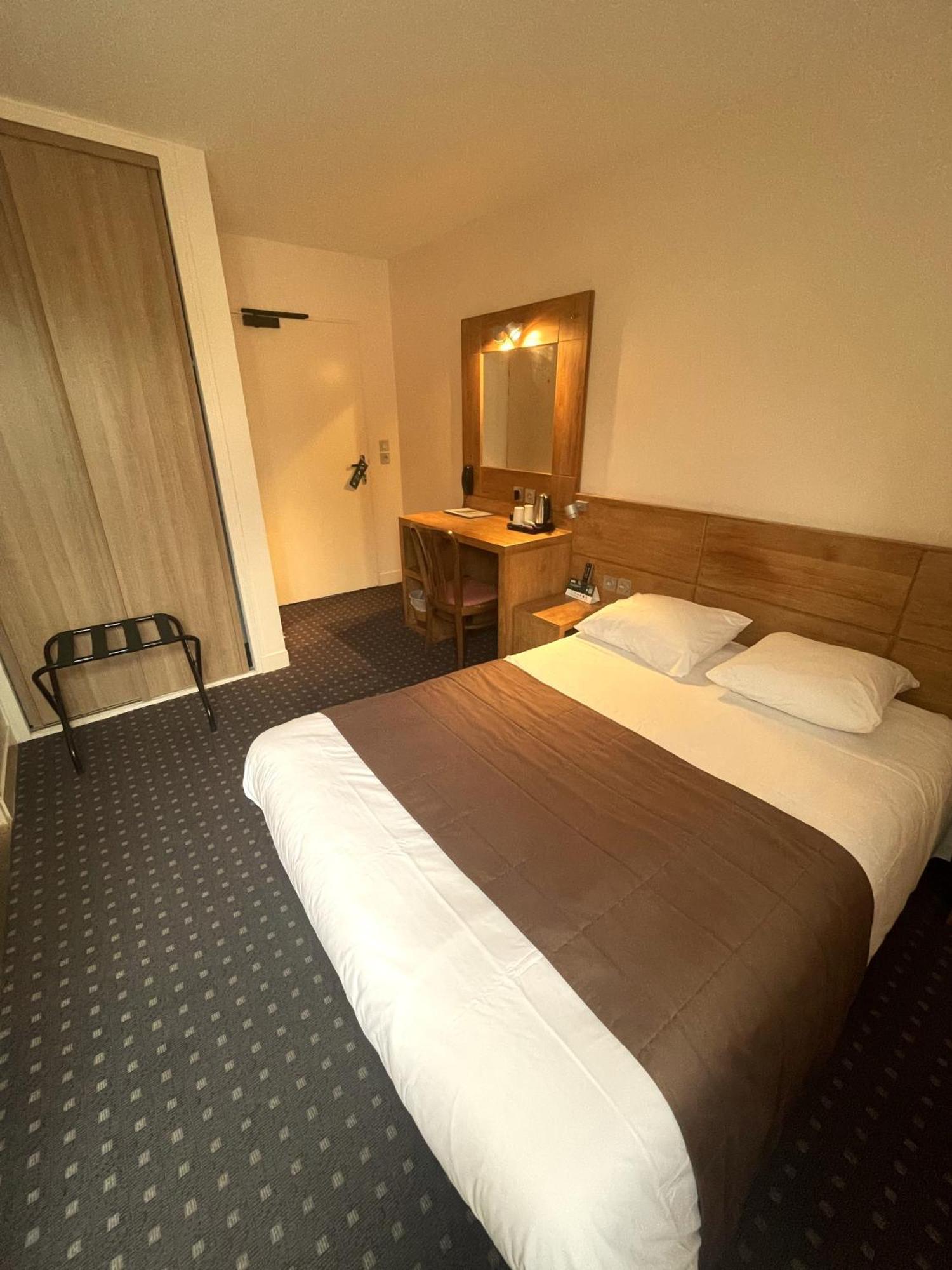 Logis Hotel Restaurant Du Labrador Saint-Benoît-sur-Loire Εξωτερικό φωτογραφία