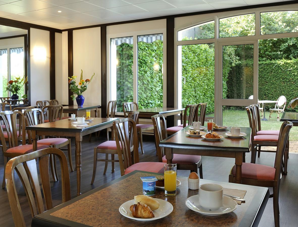 Logis Hotel Restaurant Du Labrador Saint-Benoît-sur-Loire Εξωτερικό φωτογραφία