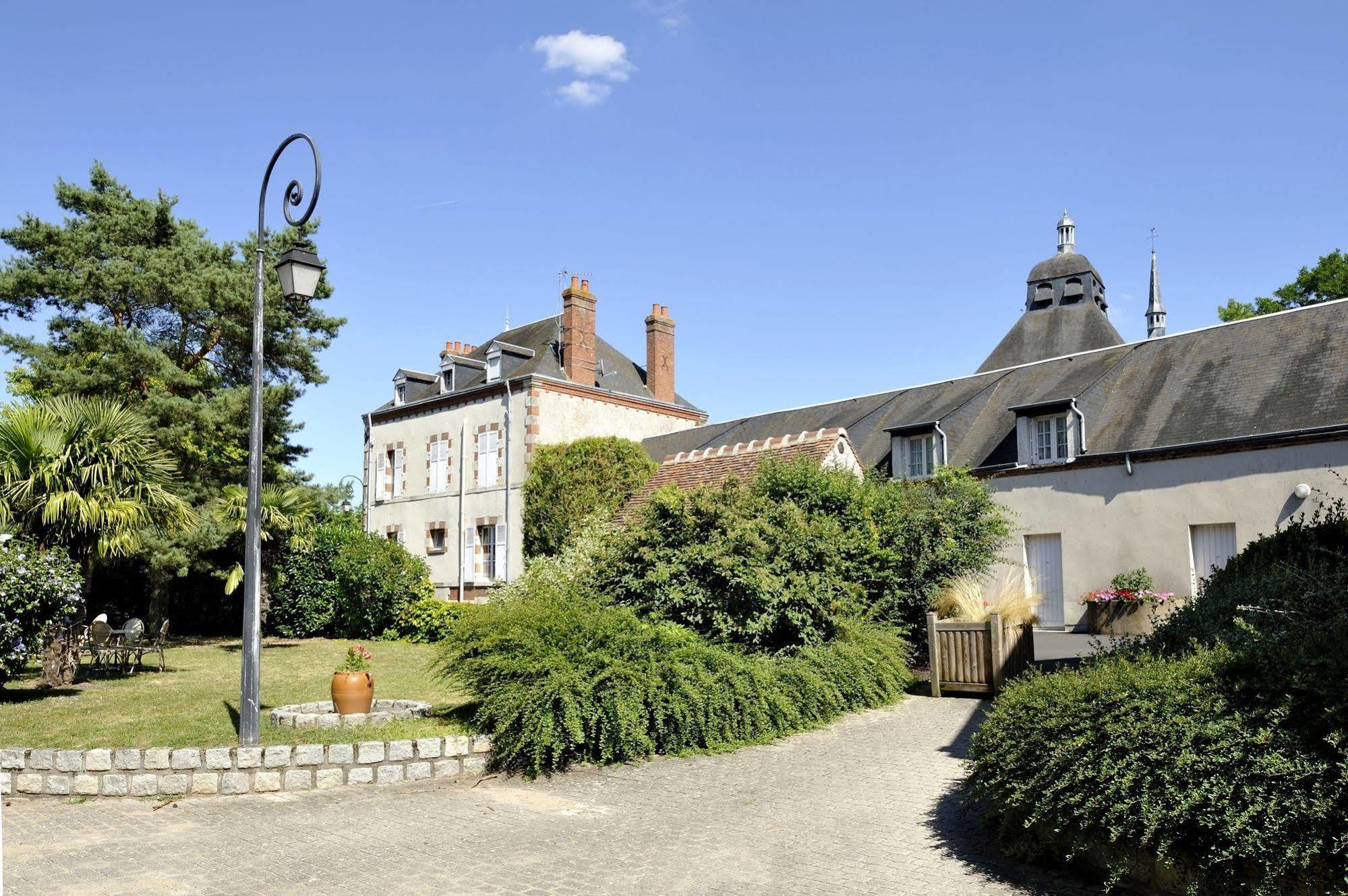 Logis Hotel Restaurant Du Labrador Saint-Benoît-sur-Loire Εξωτερικό φωτογραφία
