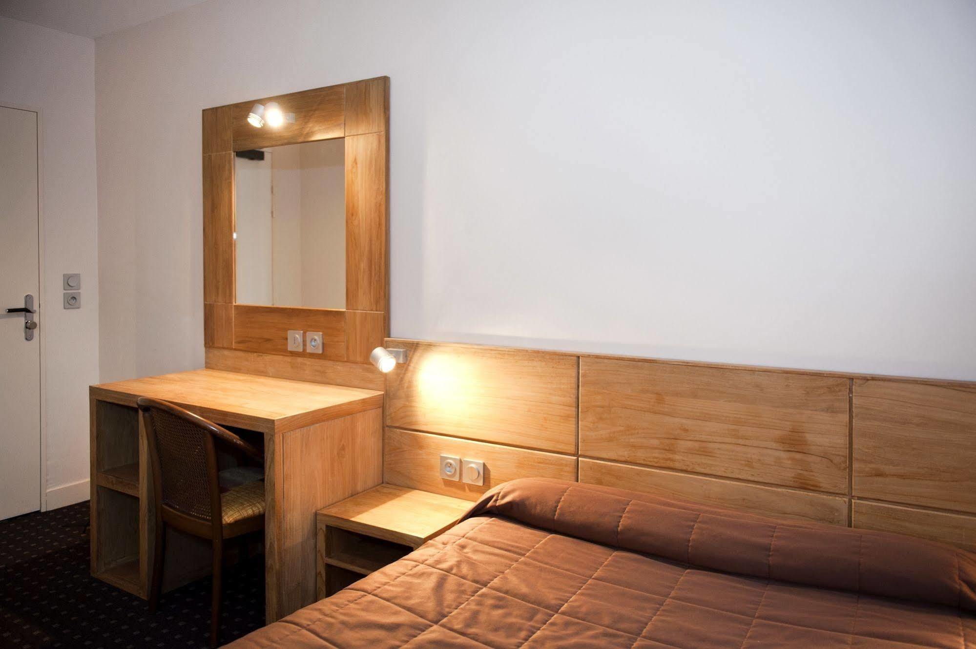 Logis Hotel Restaurant Du Labrador Saint-Benoît-sur-Loire Εξωτερικό φωτογραφία