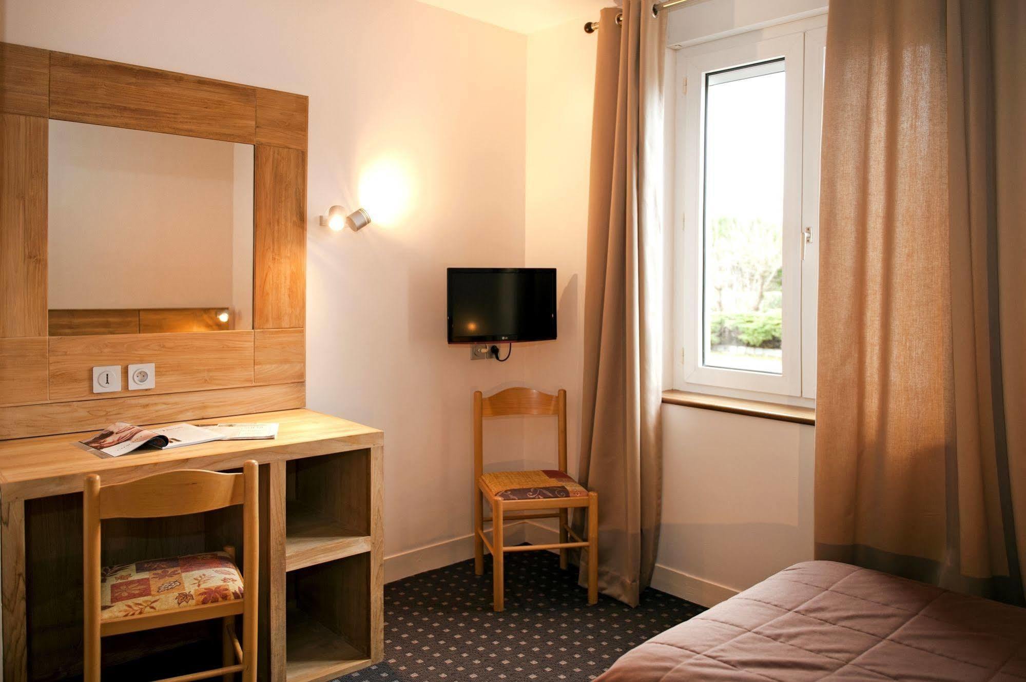 Logis Hotel Restaurant Du Labrador Saint-Benoît-sur-Loire Εξωτερικό φωτογραφία